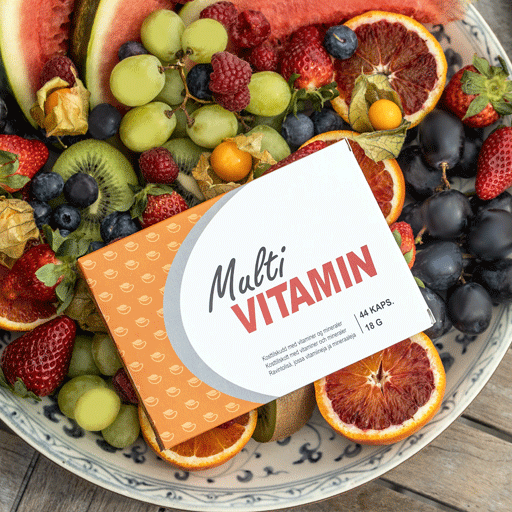 Multivitamin på fat med frukt